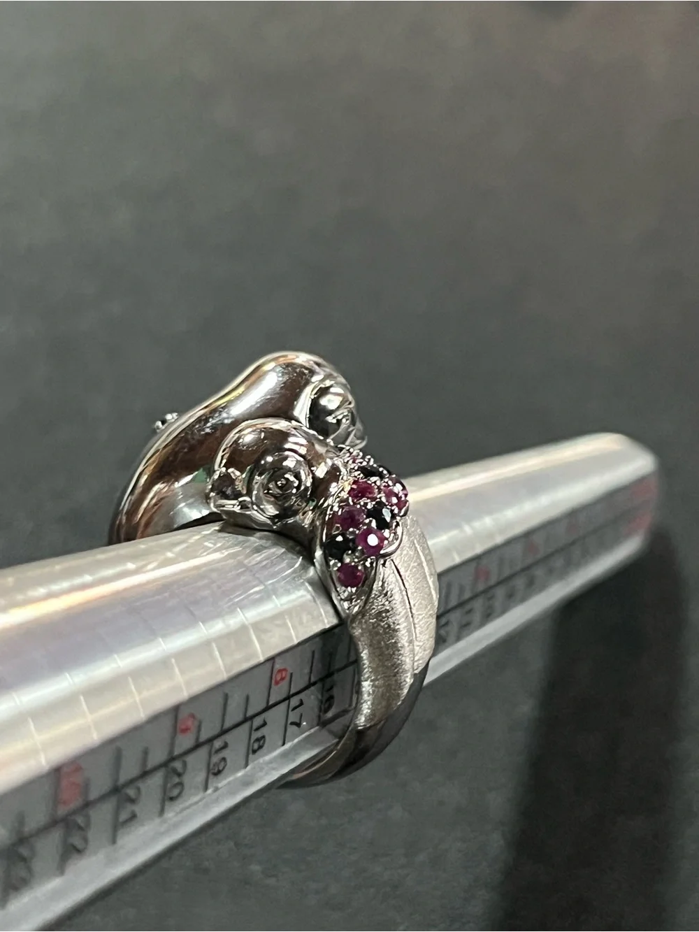 Sterling Silver Ring with 2 birds snuggling. Colored accent stones. Sz.7. Cute!